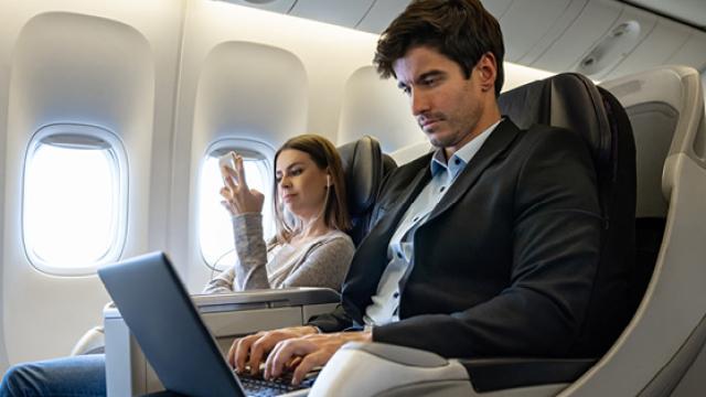 Man on plane_FCM_SUM