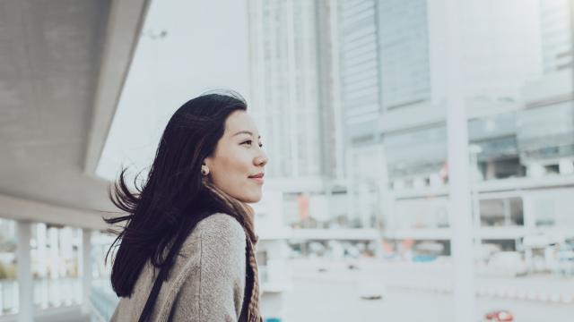 female traveler city