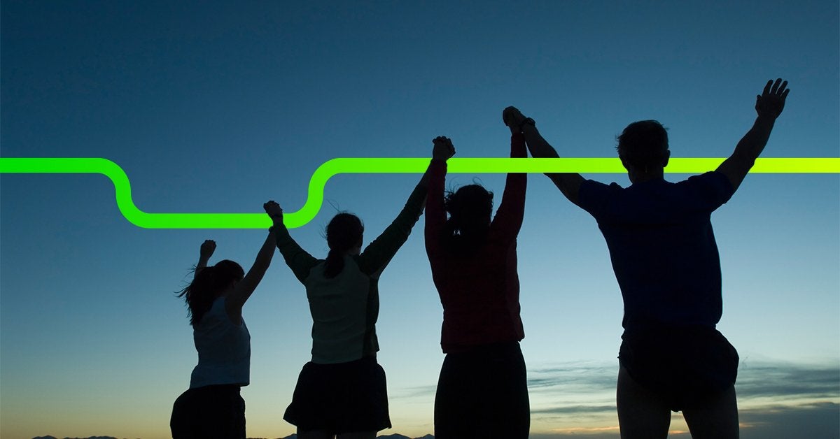 Equipo corporativo celebrando el éxito de un evento MICE diseñado por FCM Meetings & Events, reflejando colaboración y sofisticación.