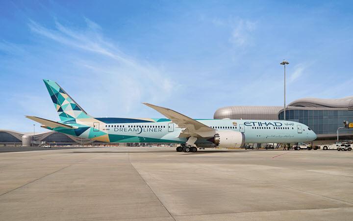 Etihad Dreamliner at airport gate