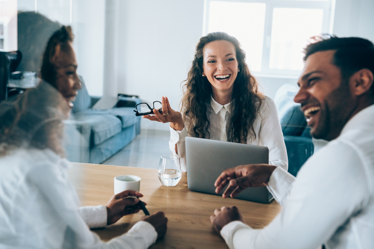 employee-with-customer-providing-service