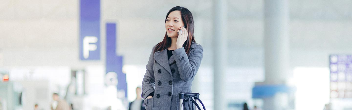 FC, South Africa, Airline Loyalty Programmes, Business Travel, Woman in Airport, Business Traveller, Cellphone