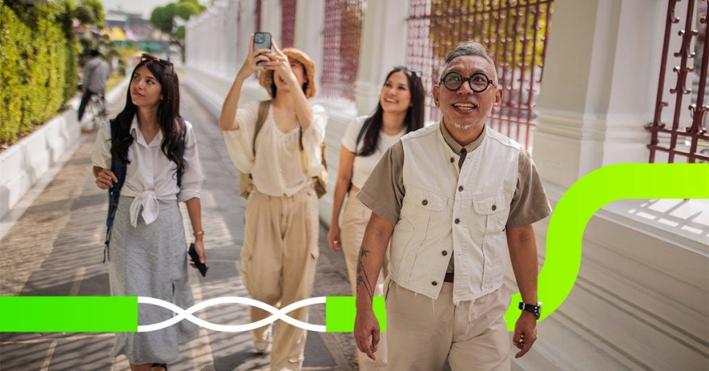 Viajeros corporativos equilibrando bienestar y productividad en un entorno de lujo consciente.