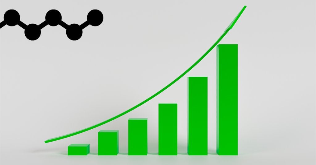 Gráfica ascendente en color verde que representa comparación de opciones, optimización y mejora continua en procesos corporativos.