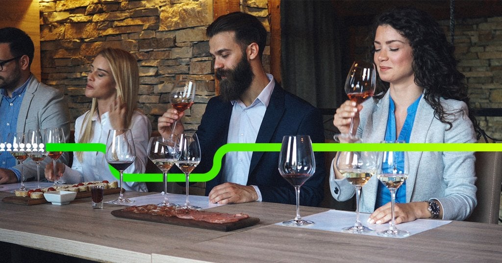 Equipos corporativos fortaleciendo la cultura y el sentido de pertenencia durante un programa de incentivo.