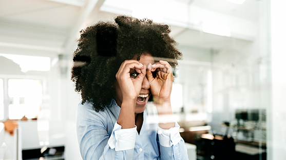 2COL Female hand binoculars Section 6