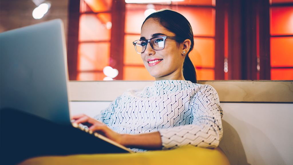 ZA_FCM_Business Traveller on Laptop