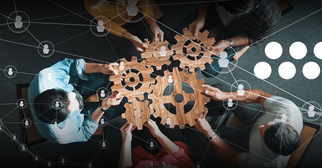 Equipo de viajes corporativos analizando tendencias globales y desarrollando estrategias de movilidad corporativa.