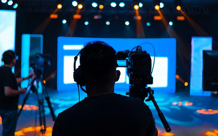 fcm-hw-jp-m&e-cameraman